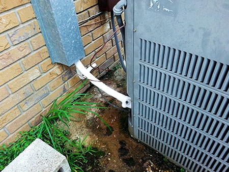 How can I fix an air conditioner's frozen pipe?